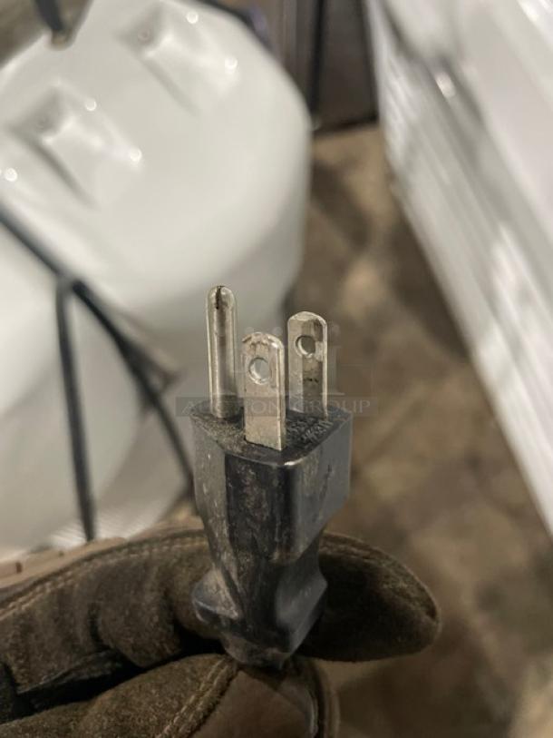 Bunn Ultra-2 slushy machine power plug, shown in detail. Heavy-duty plug design, suitable for commercial use.