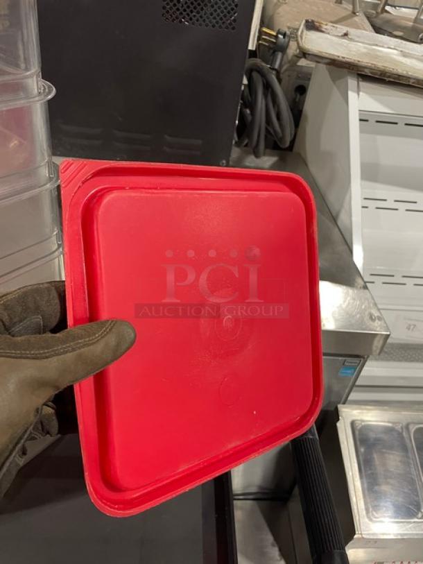 Cambro 8SFSCW 8 Qt. clear polycarbonate food storage container with red lid. Durable, high-quality, ideal for commercial use.