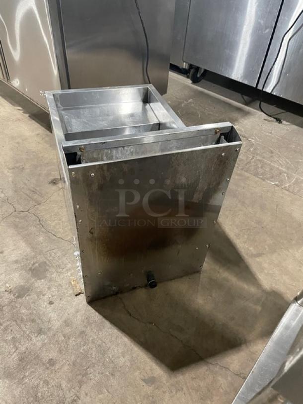 Globe stainless steel countertop deep fat fryer with backsplash and basket hanger, natural gas powered, commercial use.