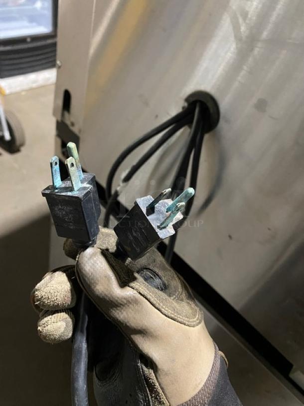 Garland Master Series stainless steel convection oven plugs showing power connections.