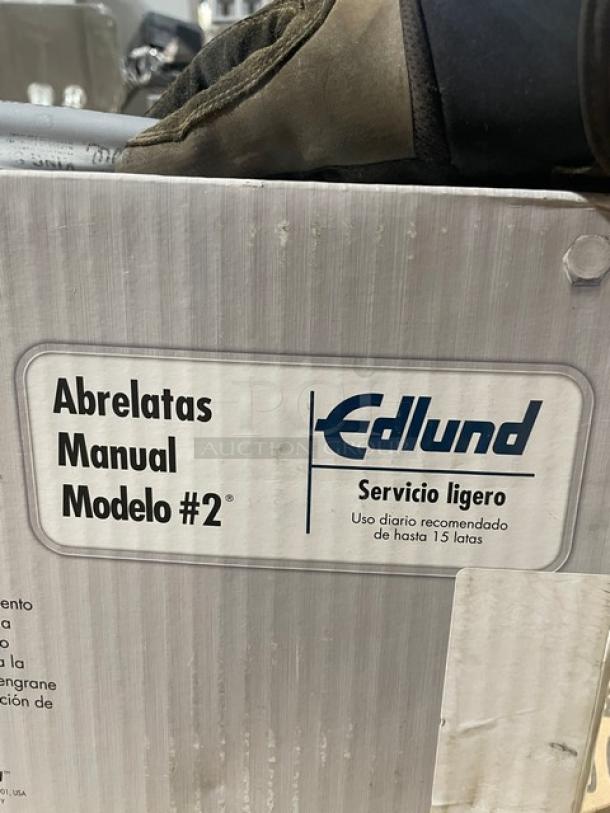 Brand new Edlund Model 2 manual can opener in box, labeled "Abrelatas Manual Modelo #2," for commercial use.