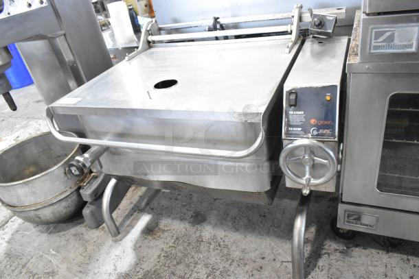 Groen BPM-40G Eclipse 40-gallon stainless steel braising pan, manual tilt, natural gas, ergonomic design, 144,000 BTU.