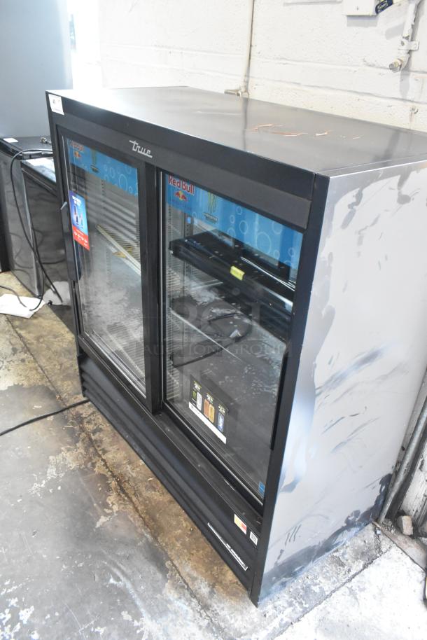 2019 True GDM-41SL-48-HC-LD metal commercial cooler, 2 glass doors, poly coated racks, 115V, slight surface wear.