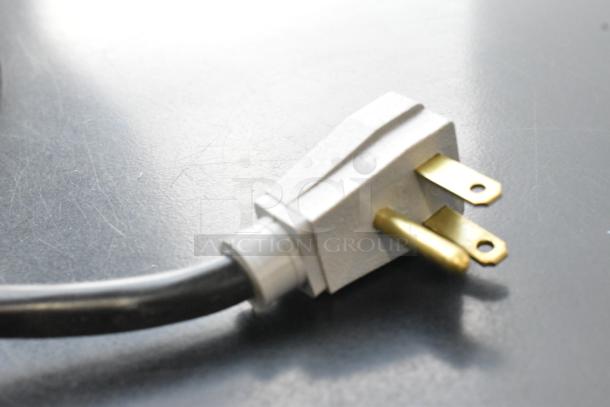 Power plug of a 2019 True GDM-41SL-48-HC-LD commercial cooler, 115 volts, 1 phase.