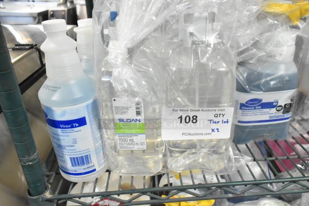 Two-tier lot of Diversey cleaners, including Wiwax, restroom cleaner, Scott foam cleanser, Virex Tb, and Glance NA.