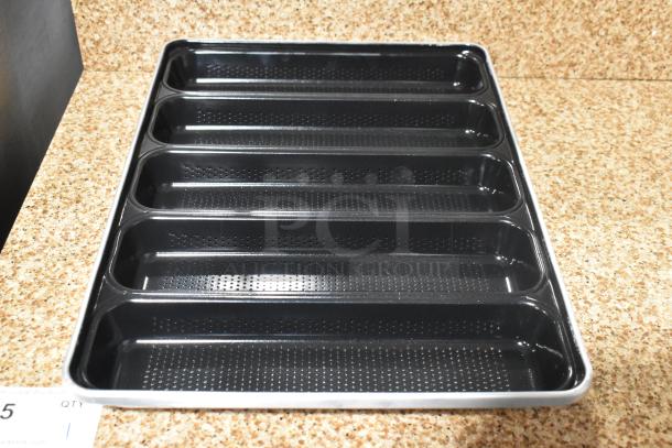 5-slot non-stick metal bread pan, brand new, perforated design, ideal for baking. 20 items per auction lot.