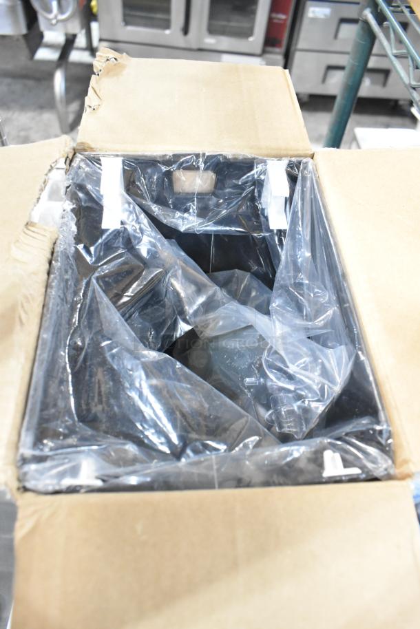 BRAND NEW SCRATCH AND DENT! ServSense 651PDPCHMSTR 1.5 Gallon Plastic Pouch Condiment Dispenser, 16 mm Fitment in box.