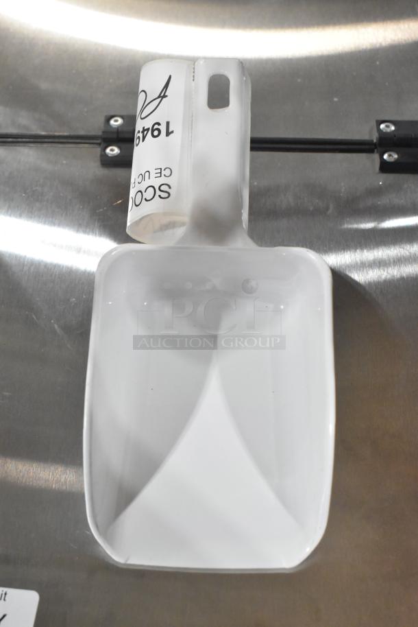 Avantco Ice Scoop 19491769, brand new, white plastic, slight scratch and dent noted.