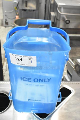 BRAND NEW SCRATCH AND DENT! San Jamar Blue Poly Ice Bucket - Item #1198582