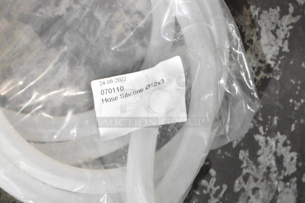 Lot of brand new scratch and dent items, featuring silicone hoses labeled "070110, Ø12x3" dated 24-08-2022.