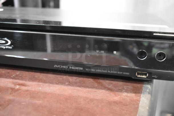 Sony BDP-S560 Blu-Ray Disc DVD Player, HDMI, AVCHD, WLAN indicator, dual headphone jacks, USB port, good condition.