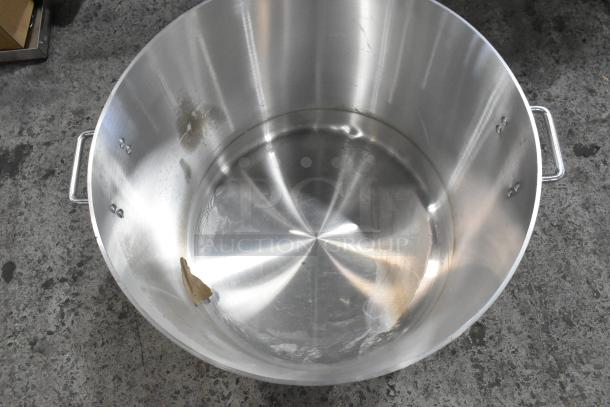 BRAND NEW SCRATCH AND DENT! Choice 471SP140QTHD 140 Qt. Aluminum Stock Pot with minor scratches, ideal for heavy-duty use.