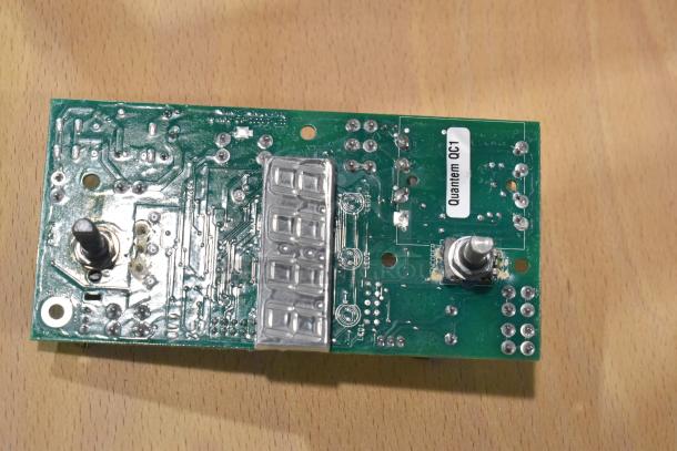 Circuit board of HP2HT689 Perfect Fry 83231 Motor and Gearbox Assembly. Label reads "Quantem QC1." Brand new, scratch and dent condition.