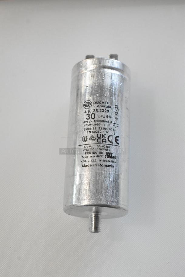 Brand new Noble Warewashing wash pump for LT-UC24. Scratch and dent condition. Ducati Energia label, 30µF, 425V, made in Romania.