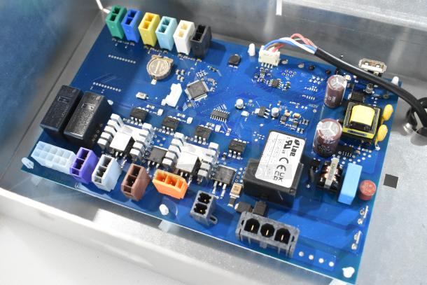 BRAND NEW SCRATCH AND DENT! Traulsen control panel circuit board with connectors, capacitors, and markings visible.