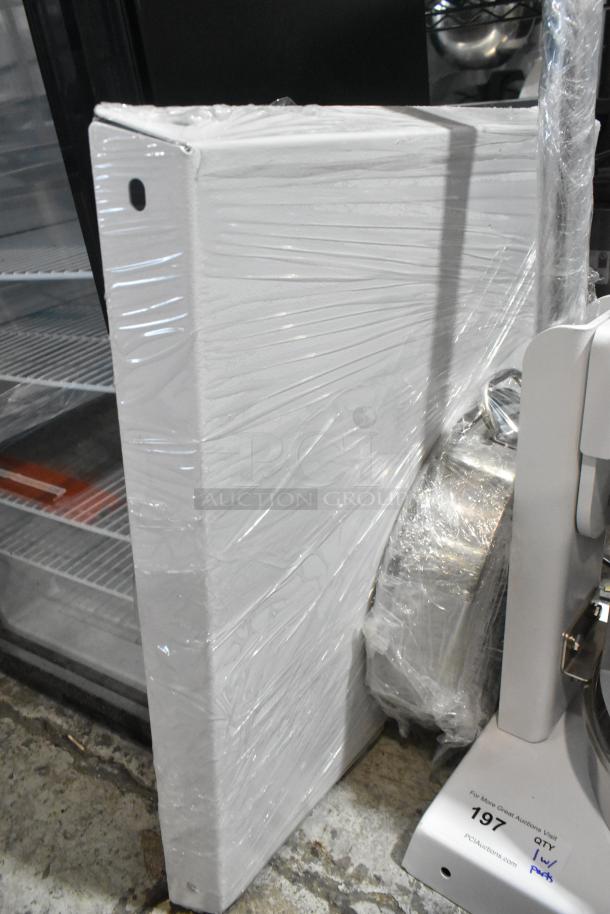 Brand new Estella 348MDD36 Manual Dough Divider, 6.6 lb. capacity, 36-part. Scratch and dent condition, wrapped in plastic.
