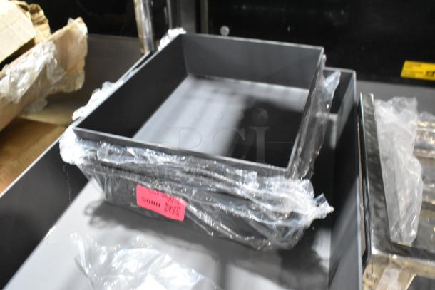 10 new scratch and dent pizza pans, including American Metalcraft 10"x8" and 17"x12" anodized aluminum pans.