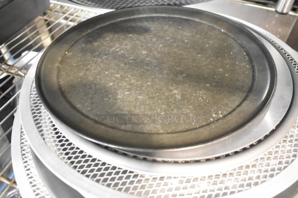 18 new scratch and dent items including metal mesh pans and round perforated baking sheets. Multipack auction.