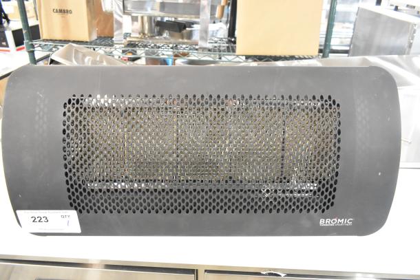 Brand new Bromic Heating BH0210003 Tungsten Smart-Heat 500 Series outdoor patio heater, 43,000 BTU, natural gas. Scratch and dent.