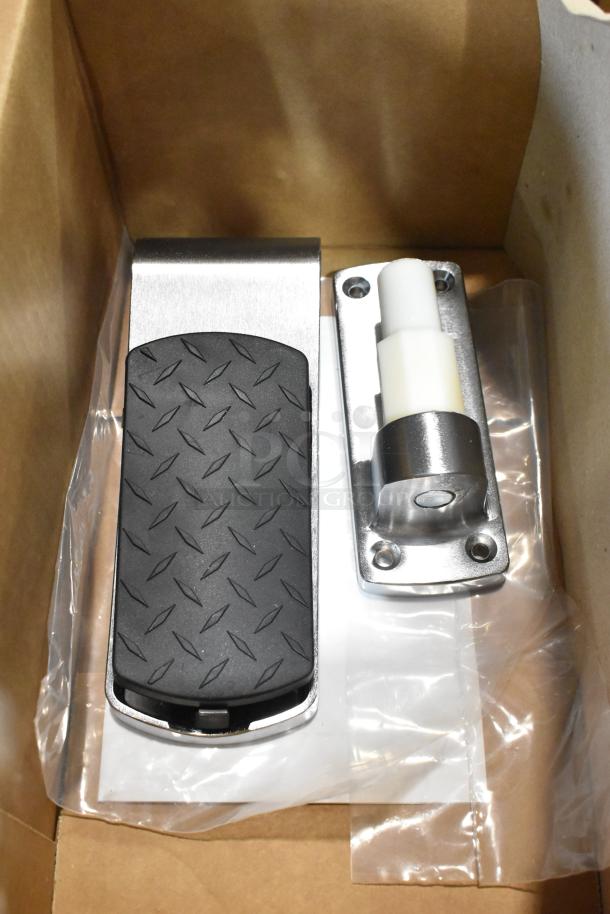 Three brand new Kason® items: 1467-R00014 hinge, 1346-000005 lift-off hinge, and 11808FMA100 LED fixture.