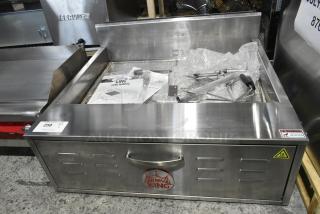BRAND NEW SCRATCH AND DENT! 2024 Carnival King 382DFCG32N Stainless Steel 40 lb. Liquid Propane / Field Convertible Flat Bottom Countertop Funnel Cake / Donut Fryer. 75,000 BTU. - Item #1198730