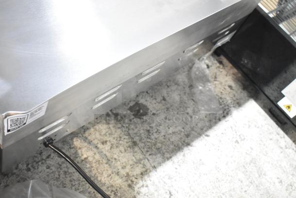 Brand new Avantco 177EG30N 30" stainless steel electric griddle. Scratch and dent condition, 208/240V, 1 phase.