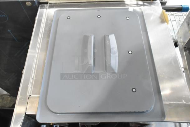 Stainless steel server with inset jar and Cambro clear polycarbonate lid, new condition, part of scratch and dent auction lot.