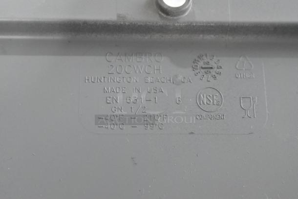 Close-up of Cambro Camwear 20CWCH clear polycarbonate lid, NSF-certified, made in USA. Temp range: -40°F to 210°F.