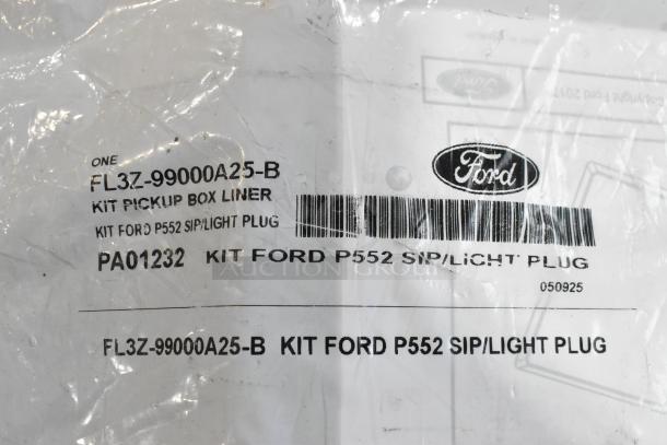 Ford FL3Z-99000A25-B Plug Kit, new condition, visible label reads "Kit Ford P552 Sip/Light Plug," in sealed packaging.
