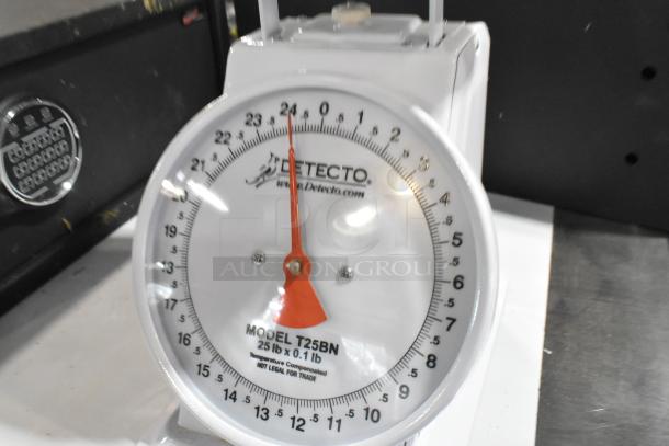 BRAND NEW Detecto T25BN countertop scale, 25 lb capacity, minor scratches and dents, clear dial, red needle, model marked.