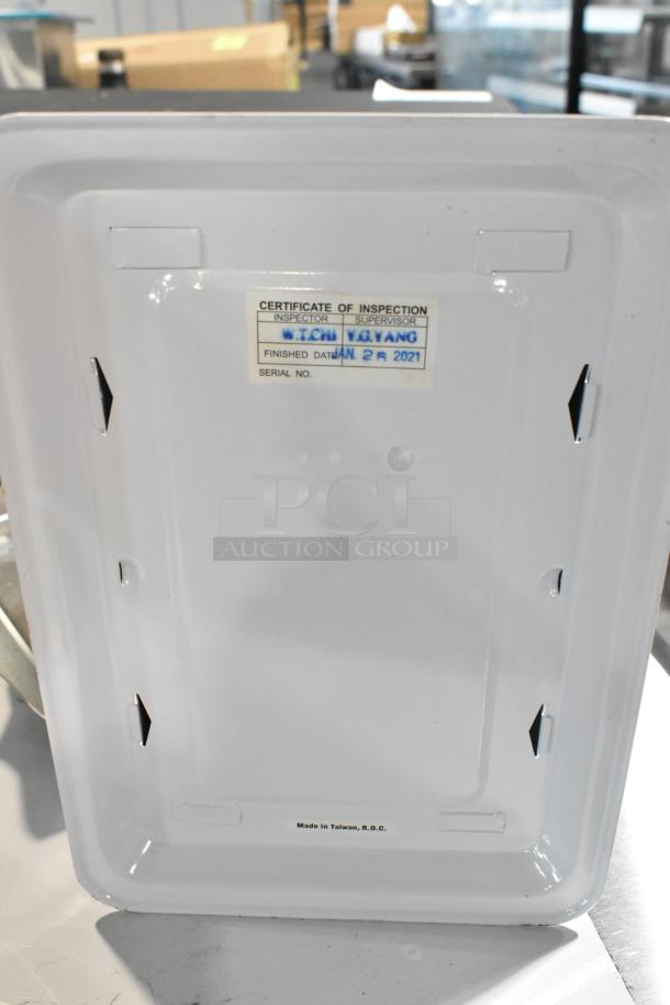 BRAND NEW Detecto T25BN Countertop Scale with inspection certificate dated Jan 26, 2021. Made in Taiwan, R.O.C.