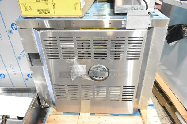 BRAND NEW 2025 US Range SUMG-100 Stainless Steel Convection Oven. Scratch and dent. Natural gas, 53,000 BTU, view-through doors.