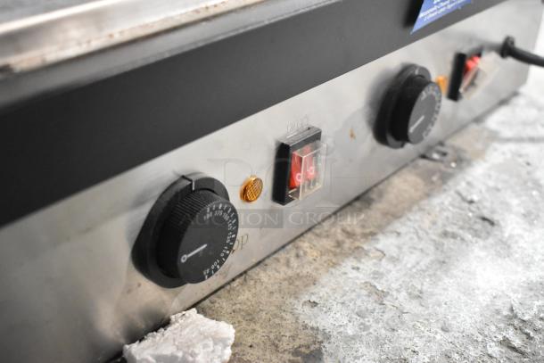 BRAND NEW ServIt 423OAM121D heated display merchandiser controls. Features adjustable knobs, power indicators, 120V, 1-phase.