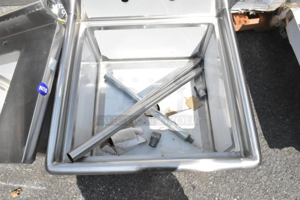 BRAND NEW SCRATCH AND DENT! Steelton 522CS12424 18-gauge stainless steel commercial sink, 24" x 24" x 12" bowl, no drainboard.
