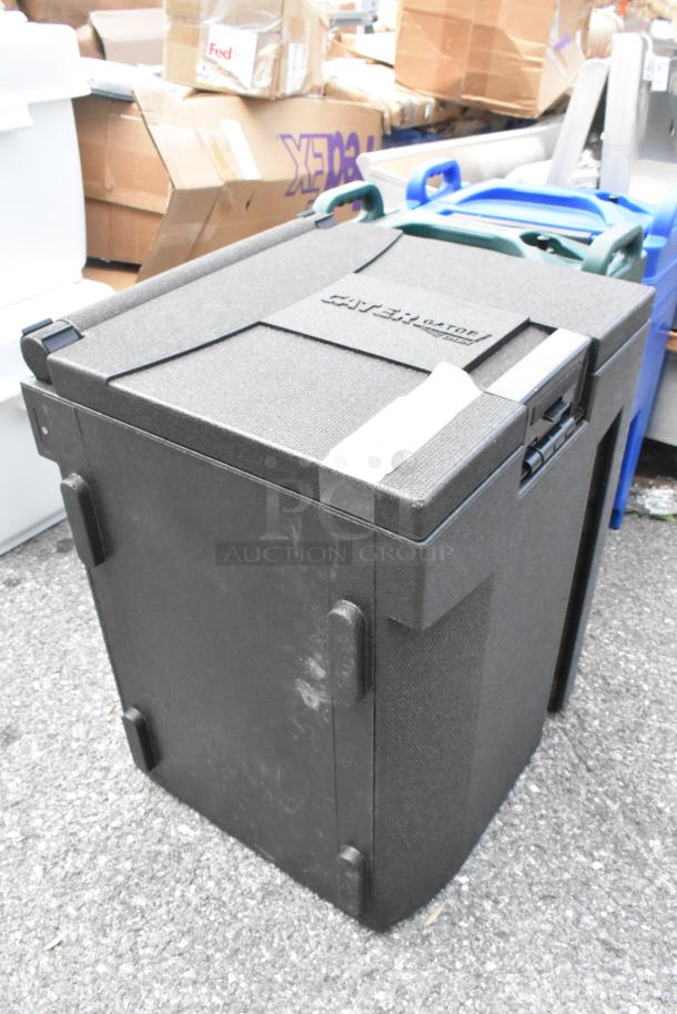 BRAND NEW SCRATCH AND DENT! CaterGator Dash 215EPPEL5 black insulated food pan carrier, holds 5 full-size pans, EPP material.