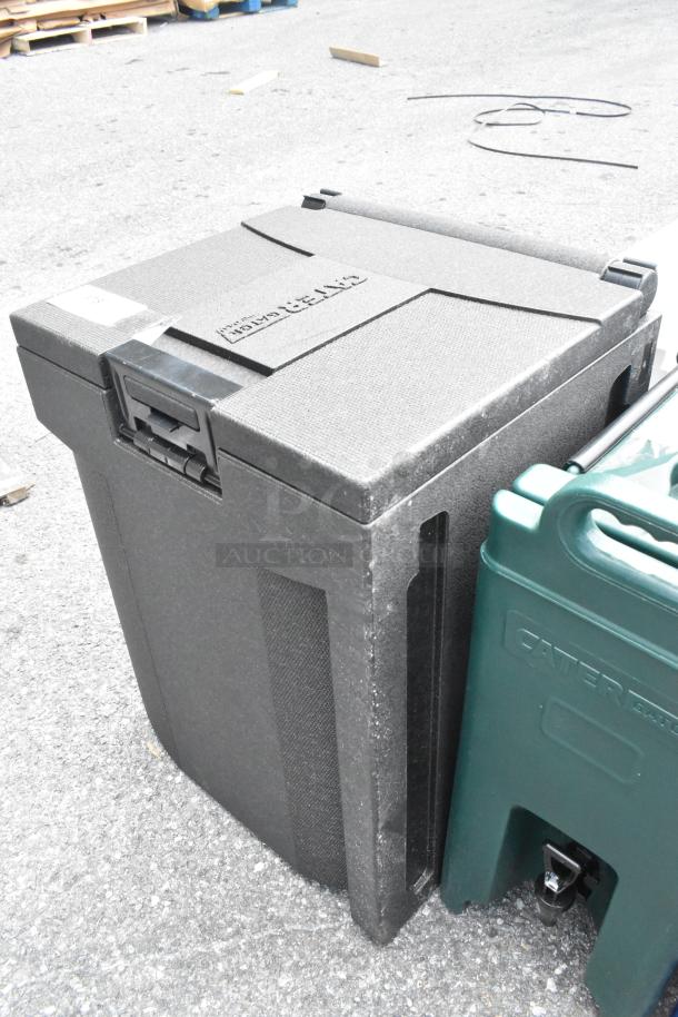 BRAND NEW SCRATCH AND DENT CaterGator Dash 215EPPEL5 Black EPP Insulated Food Pan Carrier, 5 pan capacity.
