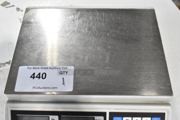 2018 CAS ER JR (CB) countertop food portioning scale, stainless steel, digital display, minor surface wear, auction lot tag.