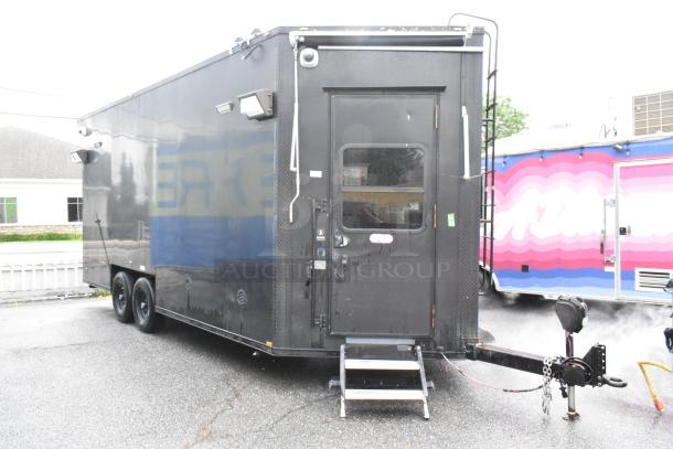 2020 Southern Dimensions Group trailer, GVWR 6,350 KG. Black exterior, two axles, steps, and ladder.