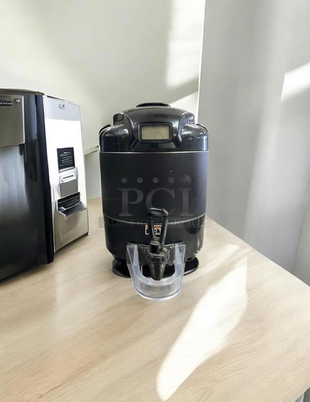 BUNN DGS-2 ThermoFresh 1Gal Digital Sight Gauge Server, black, excellent condition, tested, without base.