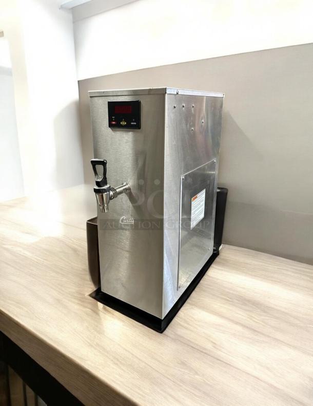 Curtis WB-5-GT digital hot water dispenser, model WB5GT63001, in excellent condition. Fully tested and working, 120V.