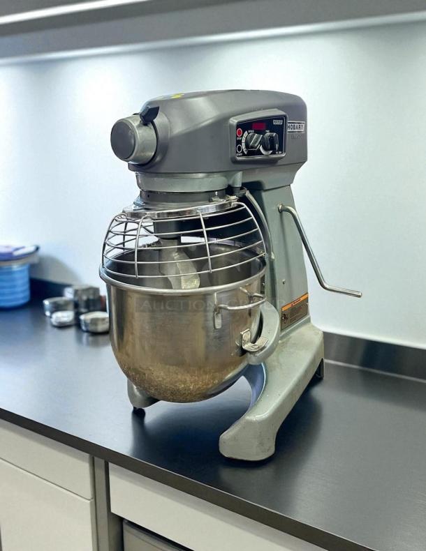 Hobart HL200-1STD 20 Quart Mixer in excellent condition, planetary design, 1/2 HP, fully tested, 100-120v, silver exterior.