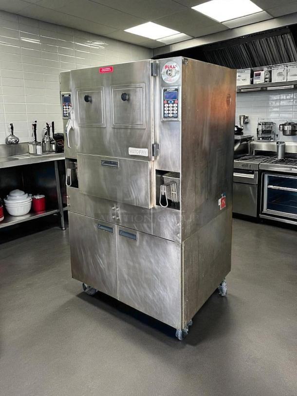 AutoFry MTI-40E ventless fryer, 6.0-gallon, double basket, mobile, 208/240V, 1 phase, fully tested and working.