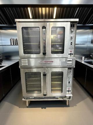 Southbend KLGS/27SC double gas convection oven, 53,000 BTU, excellent condition, stainless steel, fully tested and working.