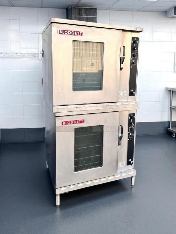 Blodgett AC500 nat gas convection oven, double stacked, extra capacity. Stainless steel exterior, tested and working.