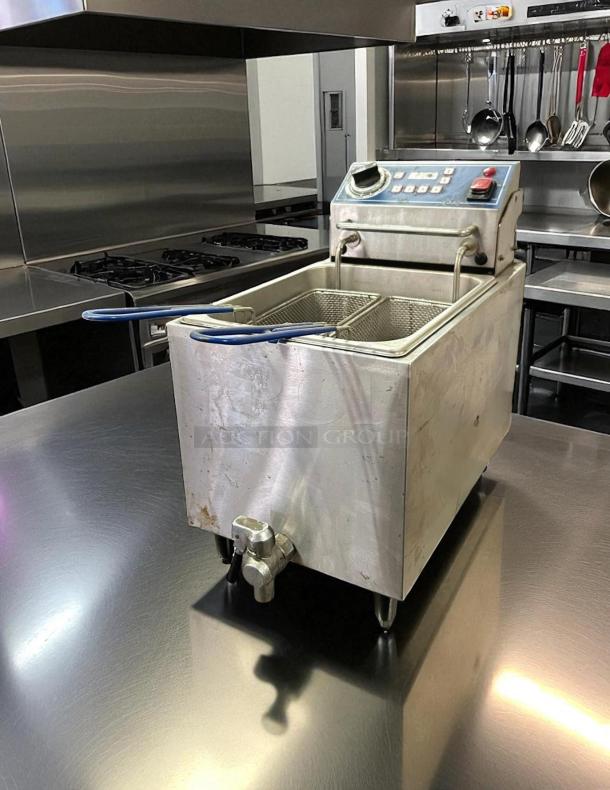 Globe GPC16 12" electric pasta cooker in excellent condition with control panel, durable stainless steel, fully tested.