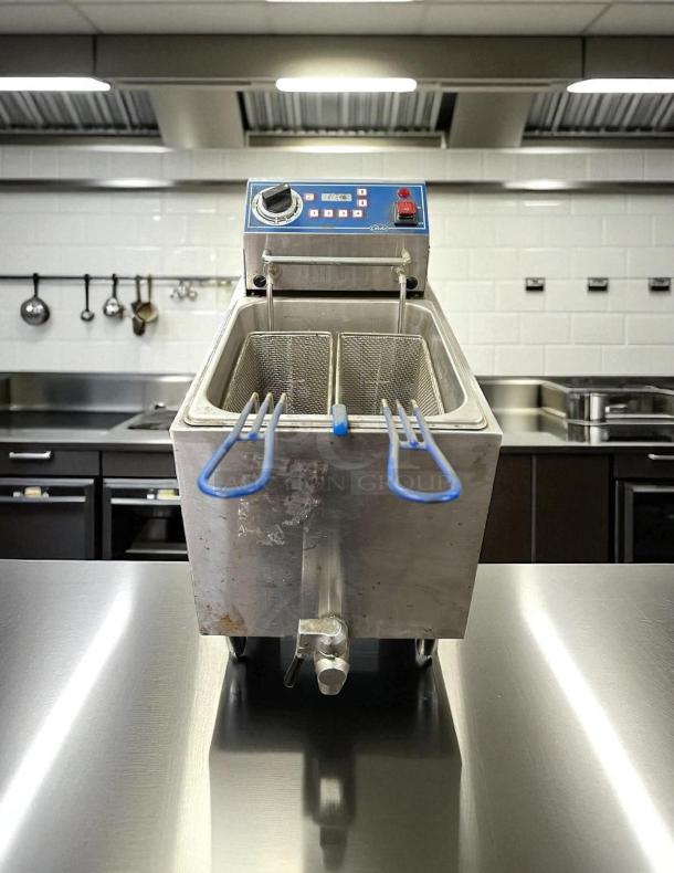 Globe GPC16 12" electric countertop pasta cooker, excellent condition, 208/240 volts, fully tested, commercial-grade.