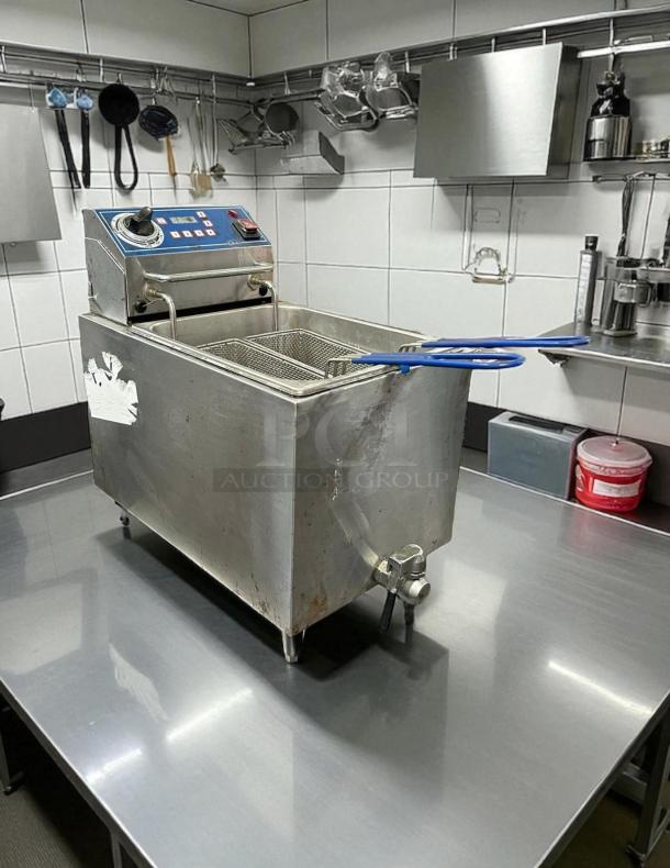 Globe GPC16 12" electric countertop pasta cooker in excellent condition, stainless steel, with control panel, fully tested.