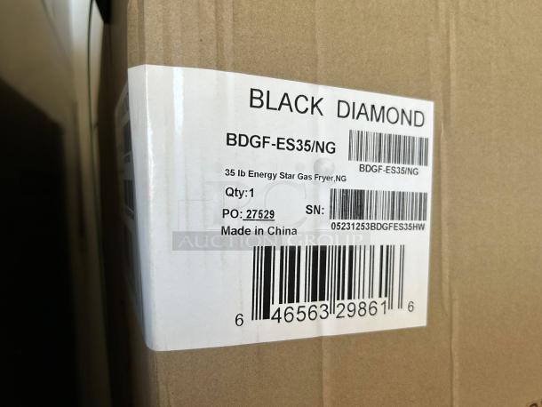 Black Diamond BDGF-ES35/NG gas fryer box, 35 lb vat, natural gas, new condition, barcode and details visible.