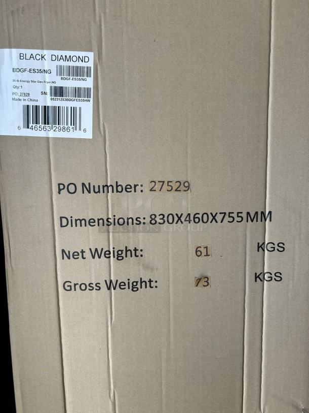 Black Diamond BDGF-ES35/NG gas fryer box, labeled 35 lb capacity, dimensions 830x460x755mm, new condition.