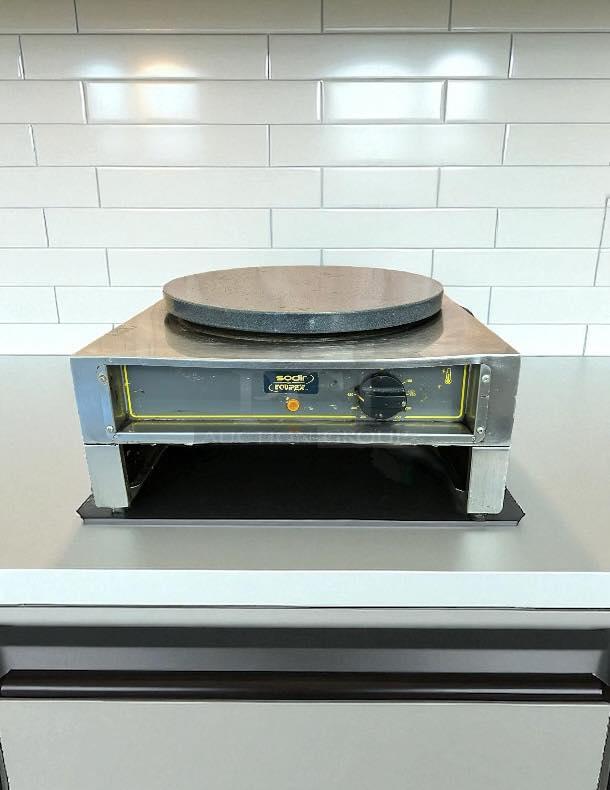 Equipex 400E single crepe maker with 15 3/4" cast iron plate. Good condition, tested, 240v/1ph, visible control knob.